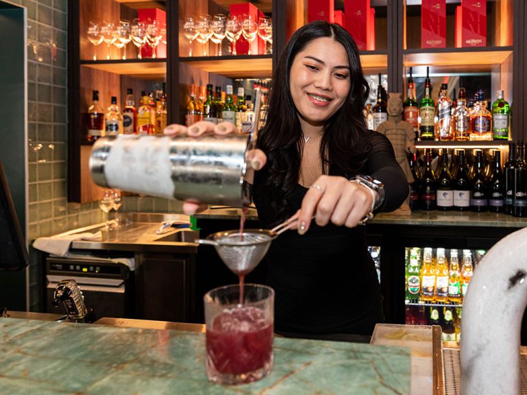 Cocktail-Pour-Web-L