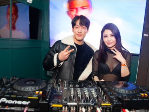 DJs